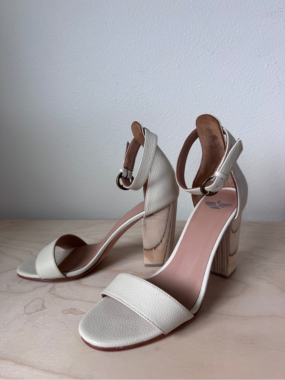 Pebbled Ivory Frances heel | Fortress